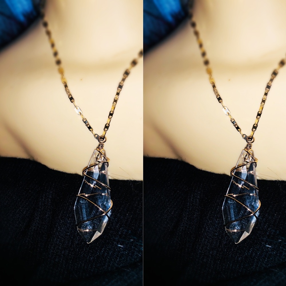 Brand New!! Wired Clear Crystal Pendant with Chain